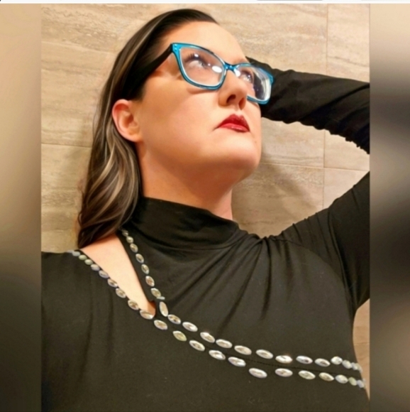 Cold shoulder asymmetrical black top with accents XL. EuC - Picture 3 of 4